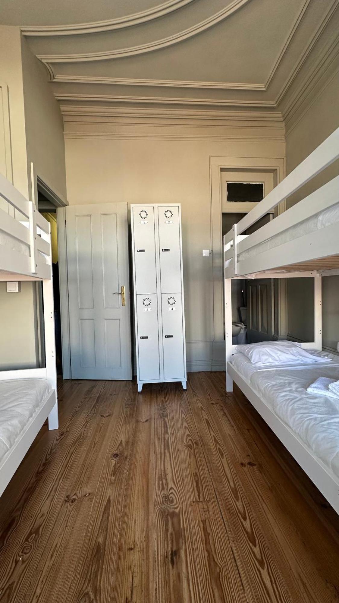 A Beira Hostel Авейру Экстерьер фото